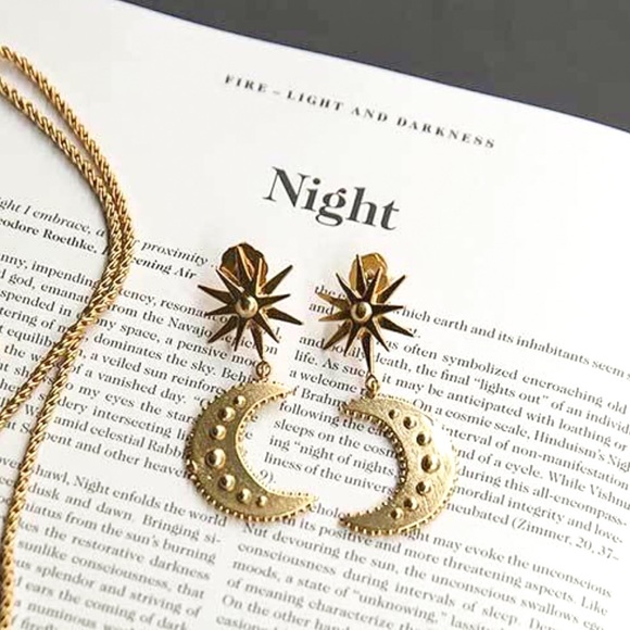 GlitzBlitz Jewelry - 2/$20!  Gold Star w/Gold Half Moon Earrings